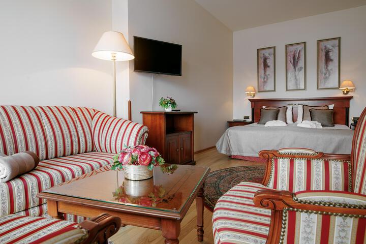 Room 18 of 25