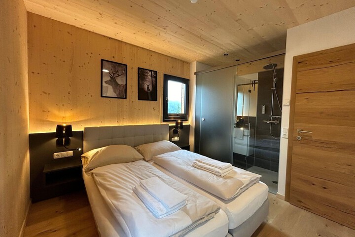 Room 10 of 42