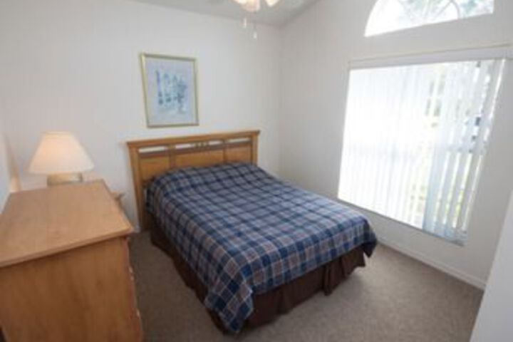 Room 8 of 14