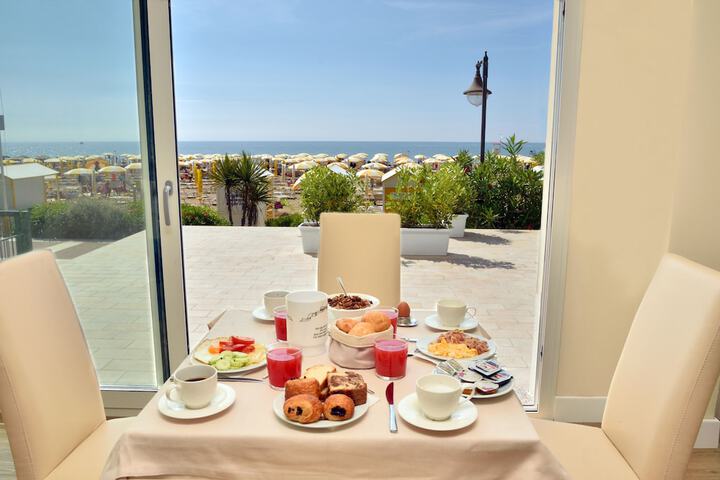 Breakfast/Coffee Service 22 of 32