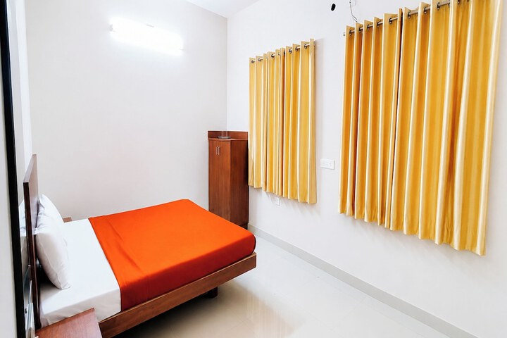 Room 6 of 16