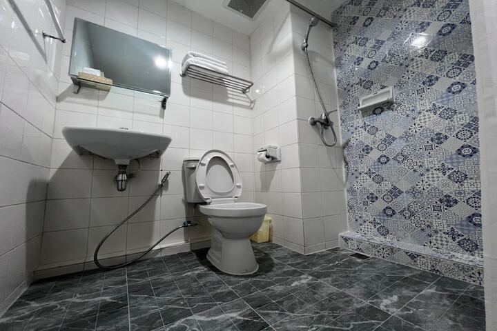 Room 14 of 28