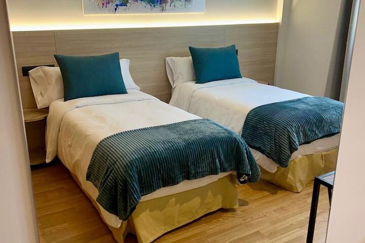 Room 53 of 80
