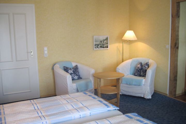 Room 6 of 35