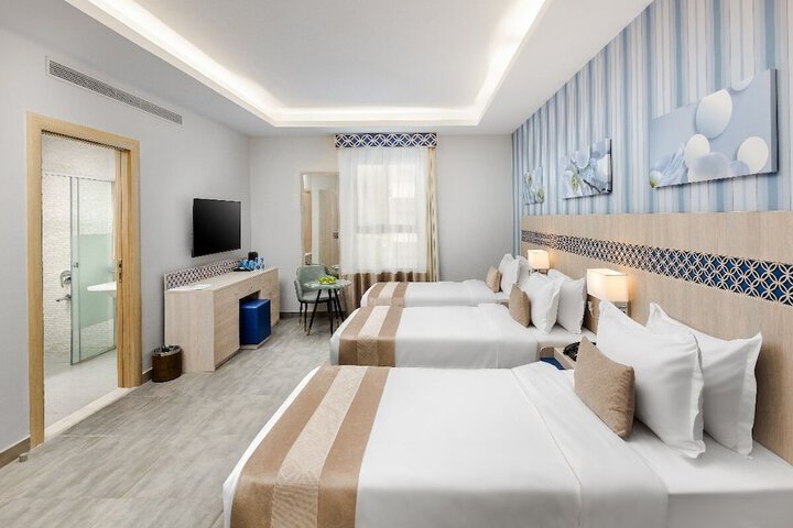 Room 5 of 12