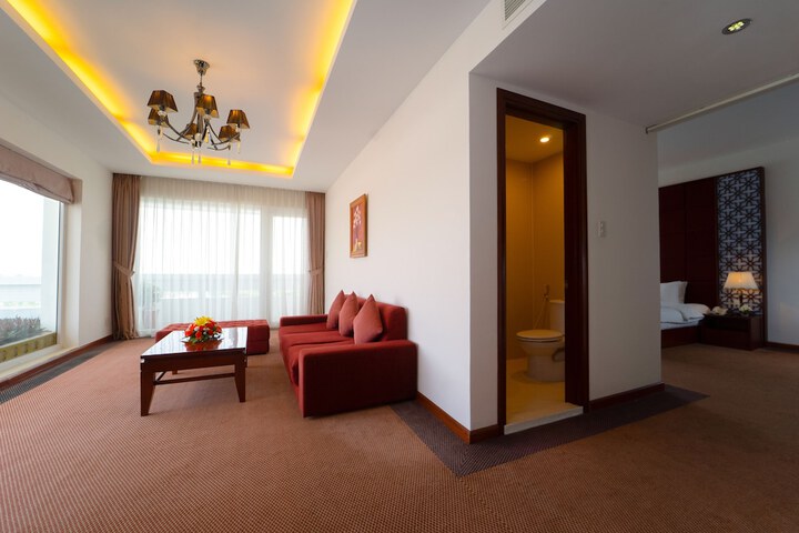 Room 44 of 194