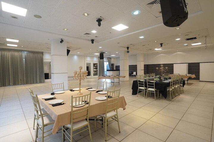 Ballroom/Hall 97 of 123