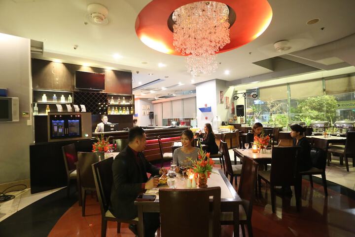 Dining Photos