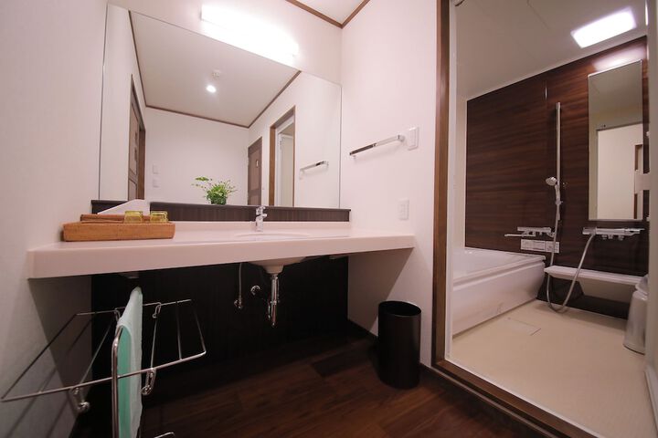 Room 9 of 72