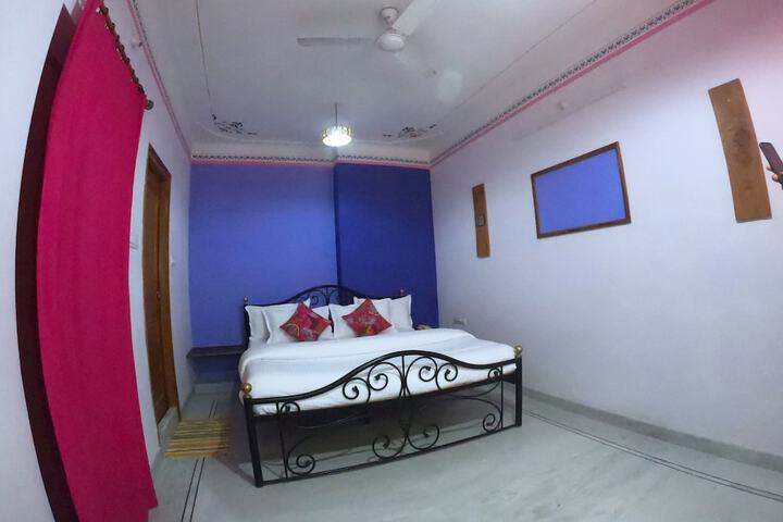 Room 33 of 56