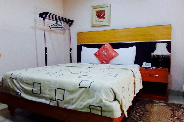 Room 5 of 37