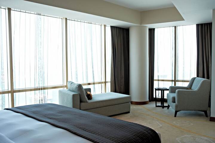Room 15 of 180