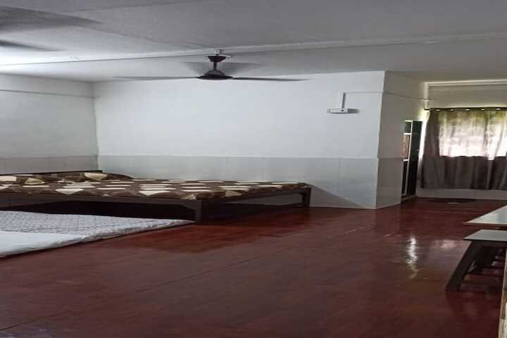 Room 4 of 18