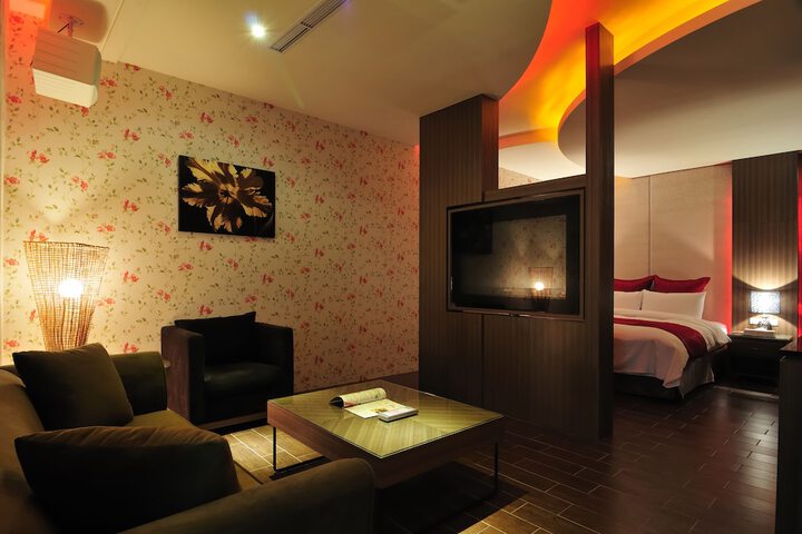 Room 8 of 50
