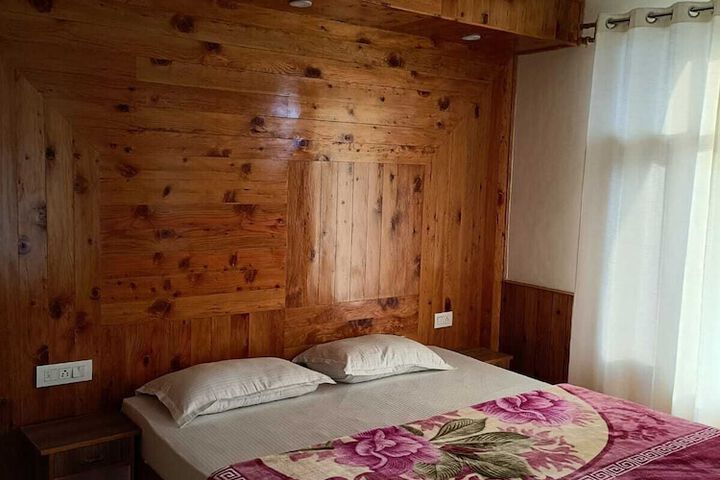 Room 4 of 5