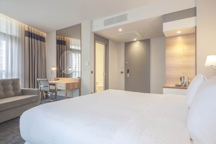 Room 6 of 21