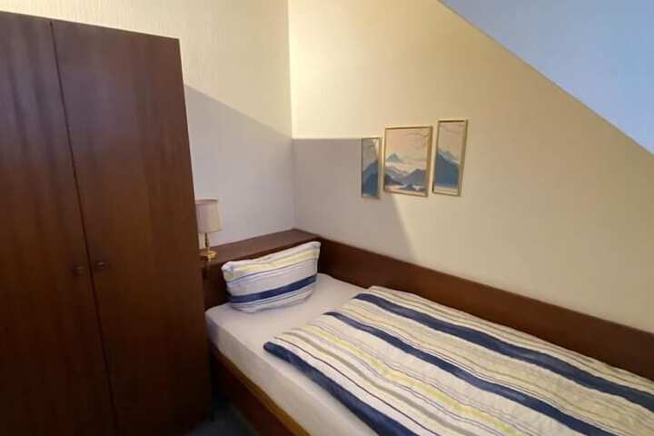 Room 10 of 39