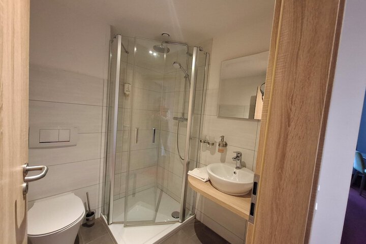 Room 15 of 18