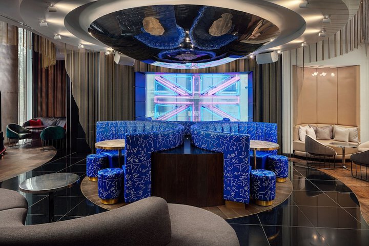 Lounge 135 of 161