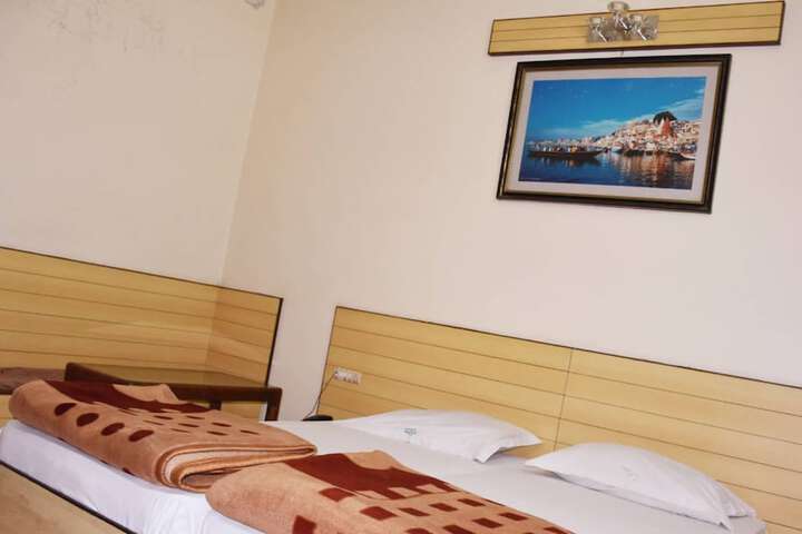 Room 32 of 65