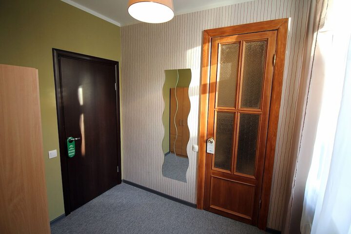 Room 27 of 46