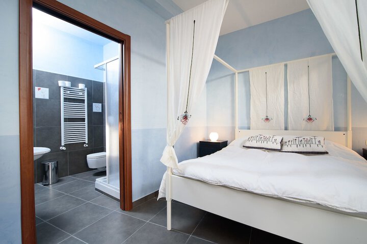 Room 5 of 82