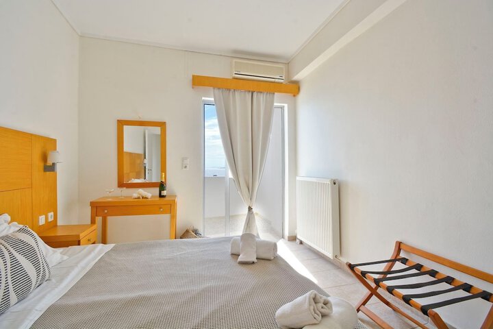 Room 5 of 18