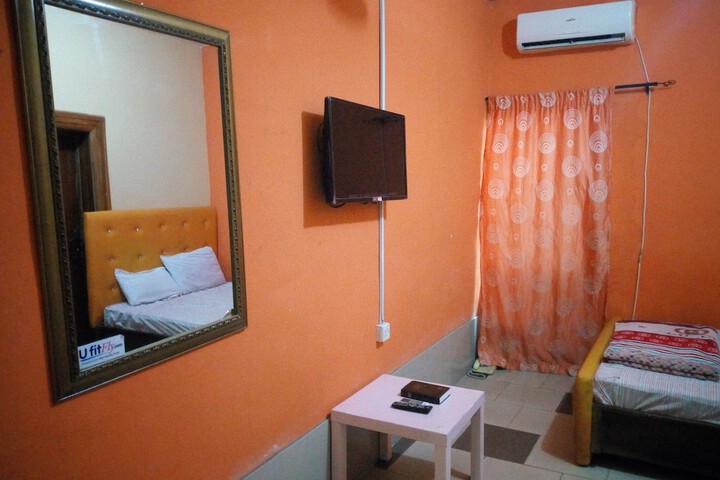 Room 4 of 11