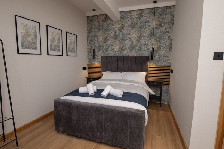 Room 10 of 33