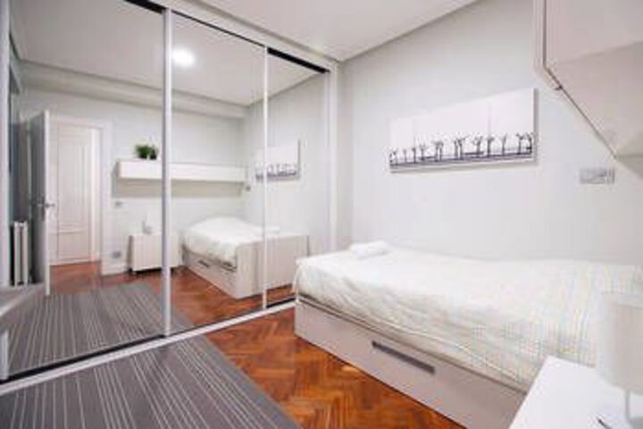 Room 8 of 18