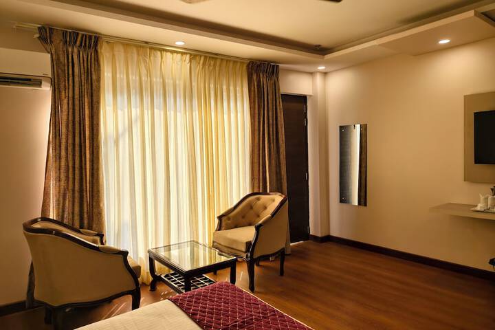 Room 6 of 73