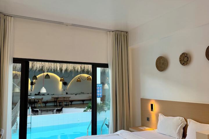 Room 10 of 27