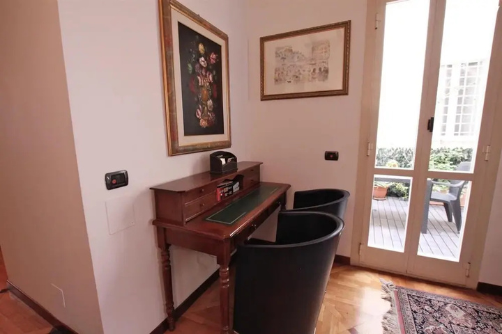 Room 4 of 12