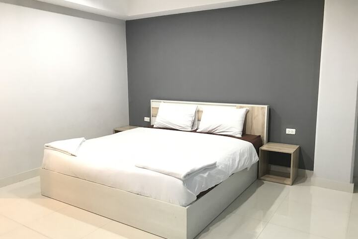 Room 3 of 68