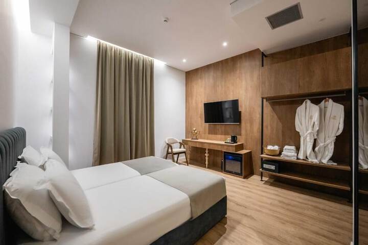Room 8 of 189