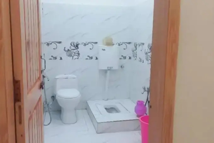 Room 8 of 12