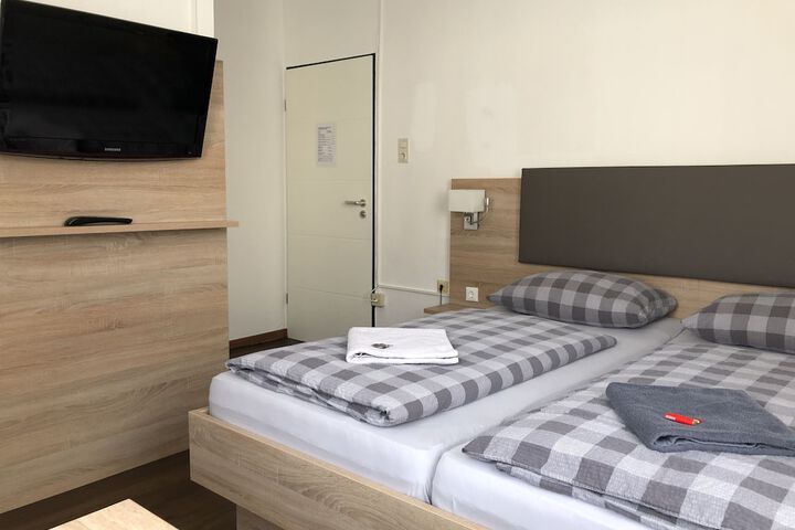 Room 10 of 46