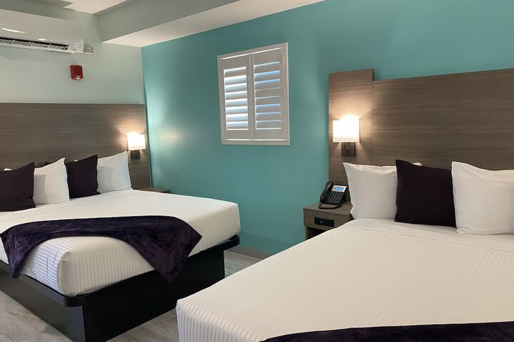 1 Queen Bed (5 of 10)