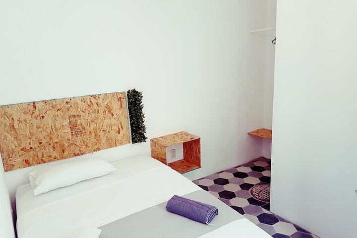 Room 11 of 79
