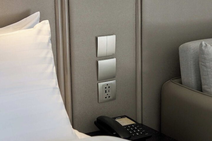 Room 46 of 212