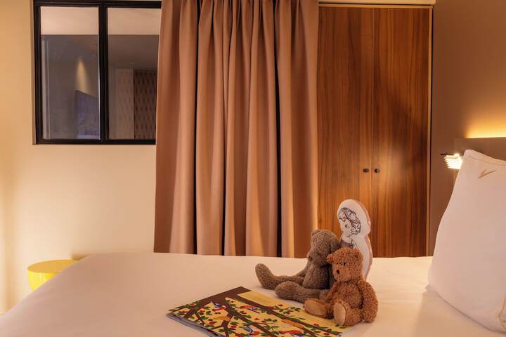 Room 28 of 203