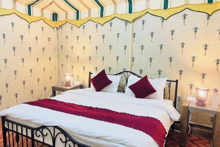 Room 4 of 8