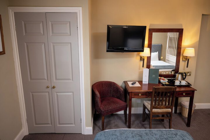 Room 11 of 48