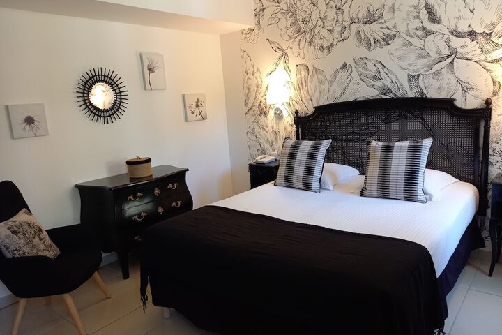Room 33 of 72