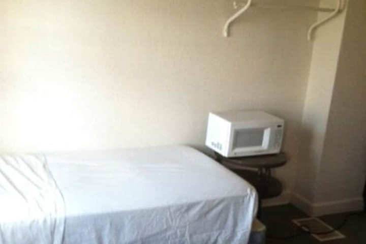 Room 6 of 14