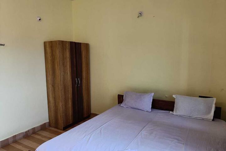 Room 11 of 125