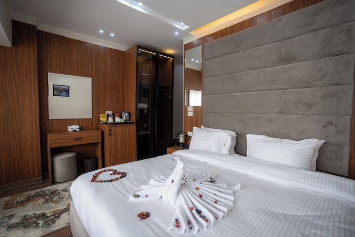 Room 13 of 77