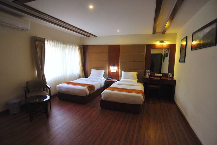 Room 4 of 76