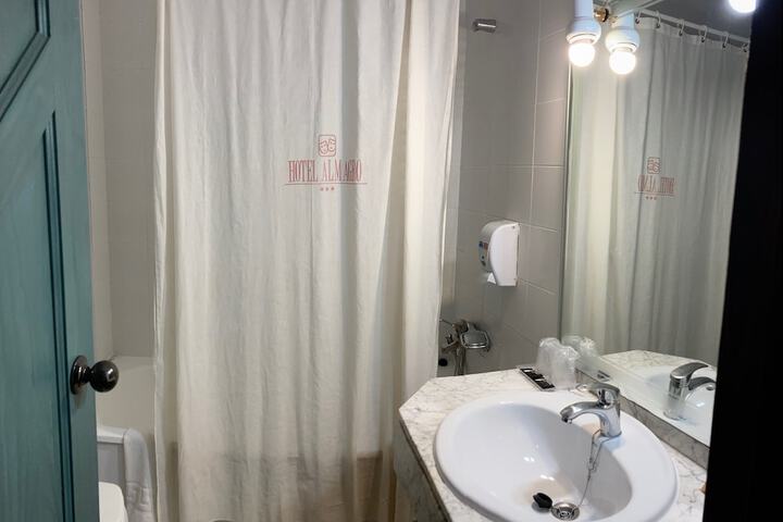 Room 27 of 35