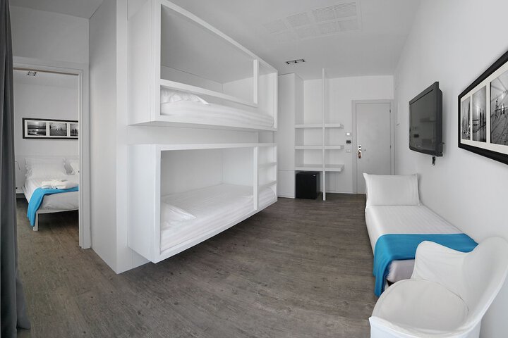 Room 48 of 92